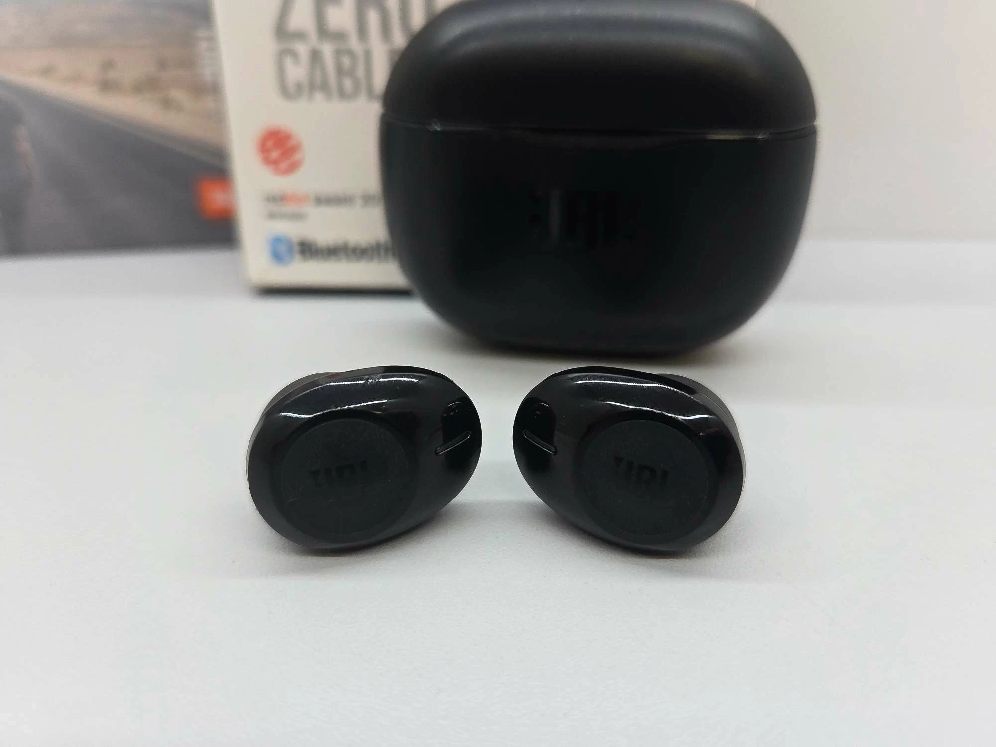 sluchawki-bezprzewodowe-dokanalowe-jbl-tune-120-tws-stan-11323-2