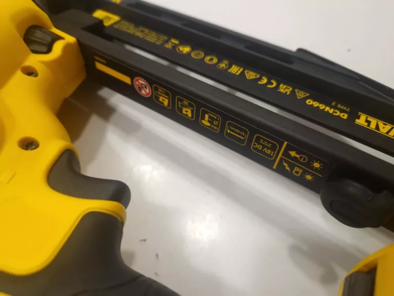 GWOZDZIARKA DEWALT DCN660