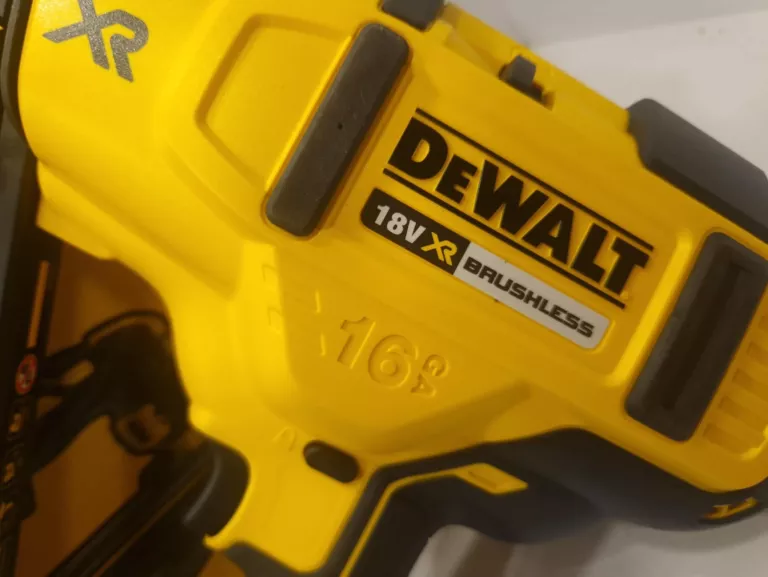 GWOZDZIARKA DEWALT DCN660