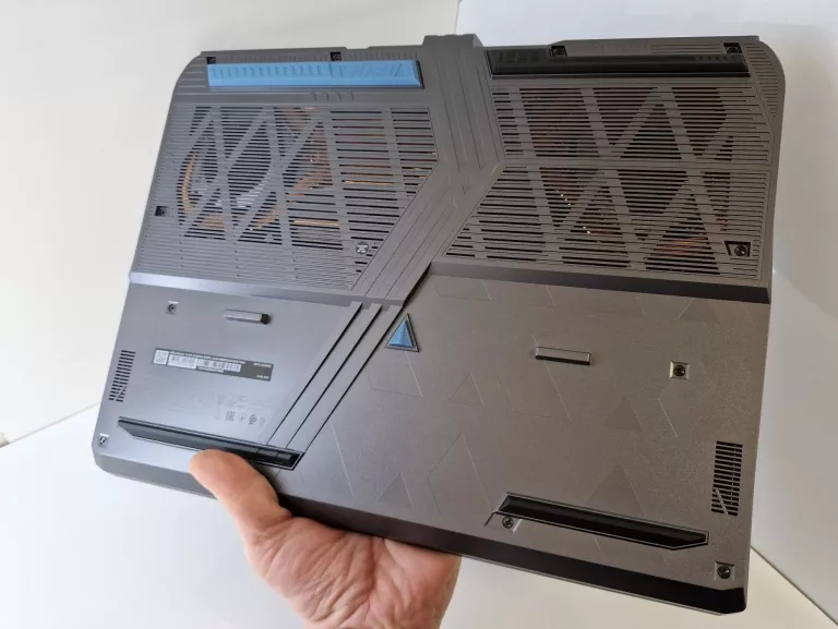 MSI VECTOR 16 HX A14V I9-14900HX RTX4080 32GB 1TB SSD GWAR 240HZ IPS W11