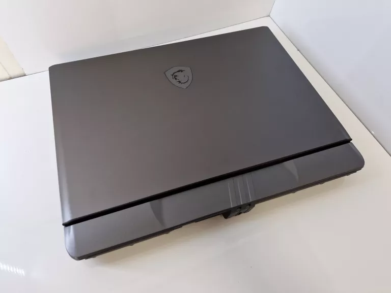 MSI VECTOR 16 HX A14V I9-14900HX RTX4080 32GB 1TB SSD GWAR 240HZ IPS W11