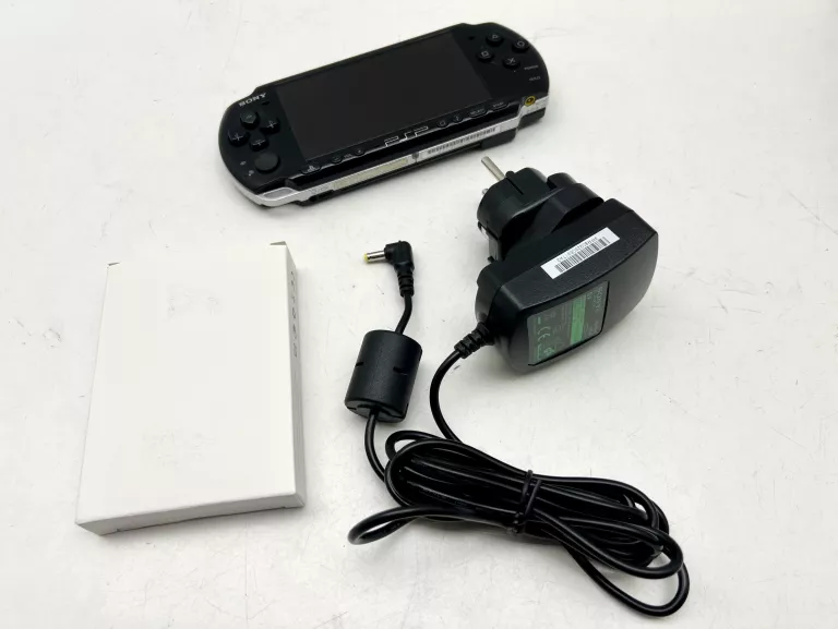 konsola-psp-3004-z-oryginalnym-zasilaczem-oraz-nowa-bateria-model-3004