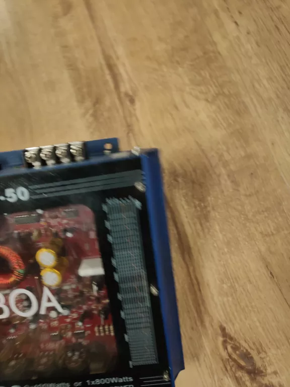WZMACNIACZ SAMOCHODOWY BOA MF-50 800W
