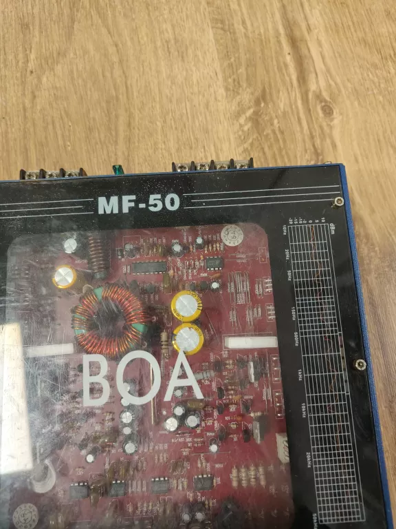 WZMACNIACZ SAMOCHODOWY BOA MF-50 800W