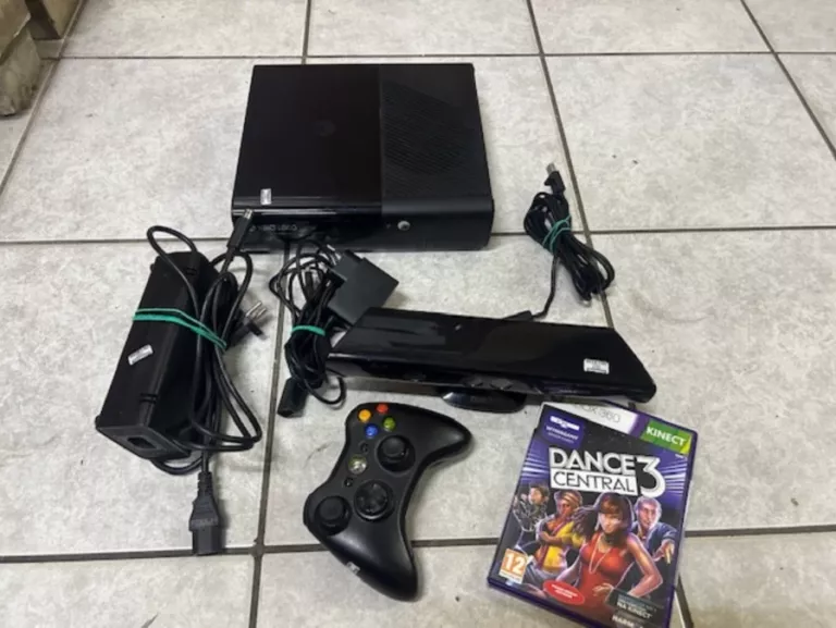 KONSOLA XBOX 360E 500G+PAD+KINECT