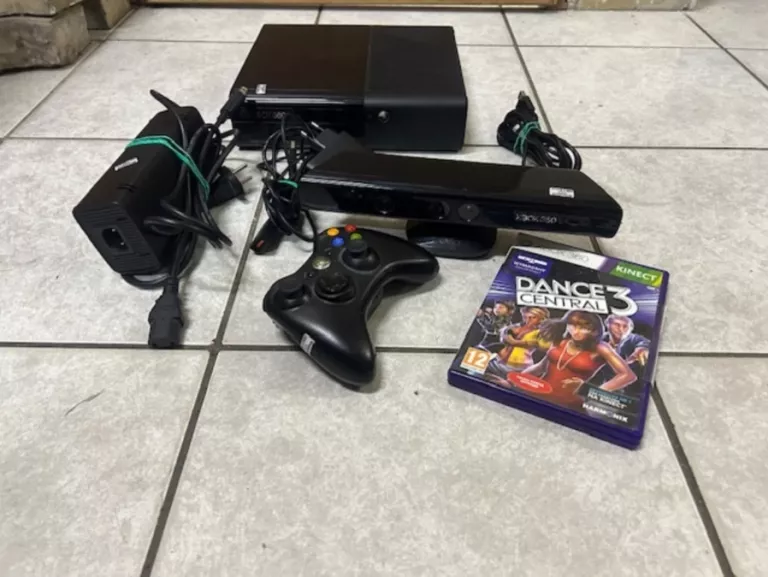 KONSOLA XBOX 360E 500G+PAD+KINECT