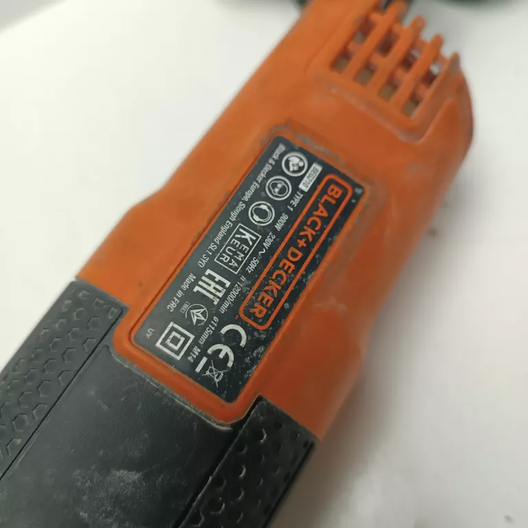 SZLIFIERKA KĄTOWA BLACK DECKER BEG210