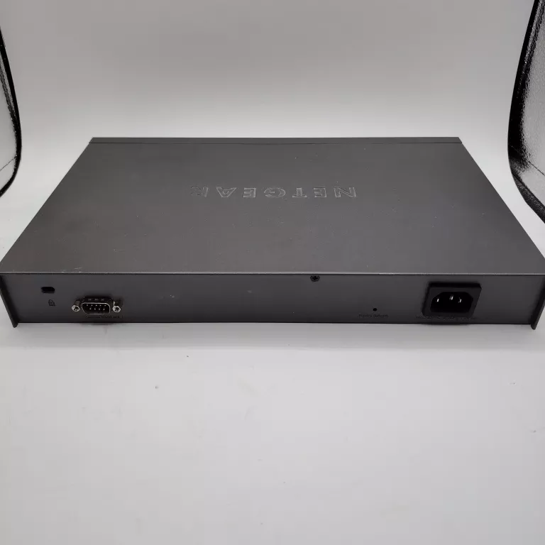 ROUTER NETGEAR PRO SECURE UNIFIED THREAT MENAGMENT UTM25