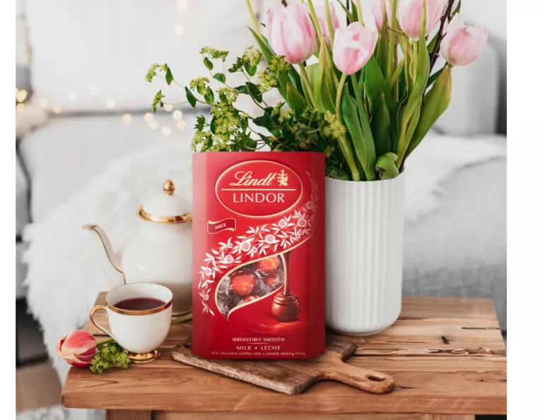 LINDT LINDOR BOMBONIERKA MILK CORNET 337G CZERWONA 8003340801520
