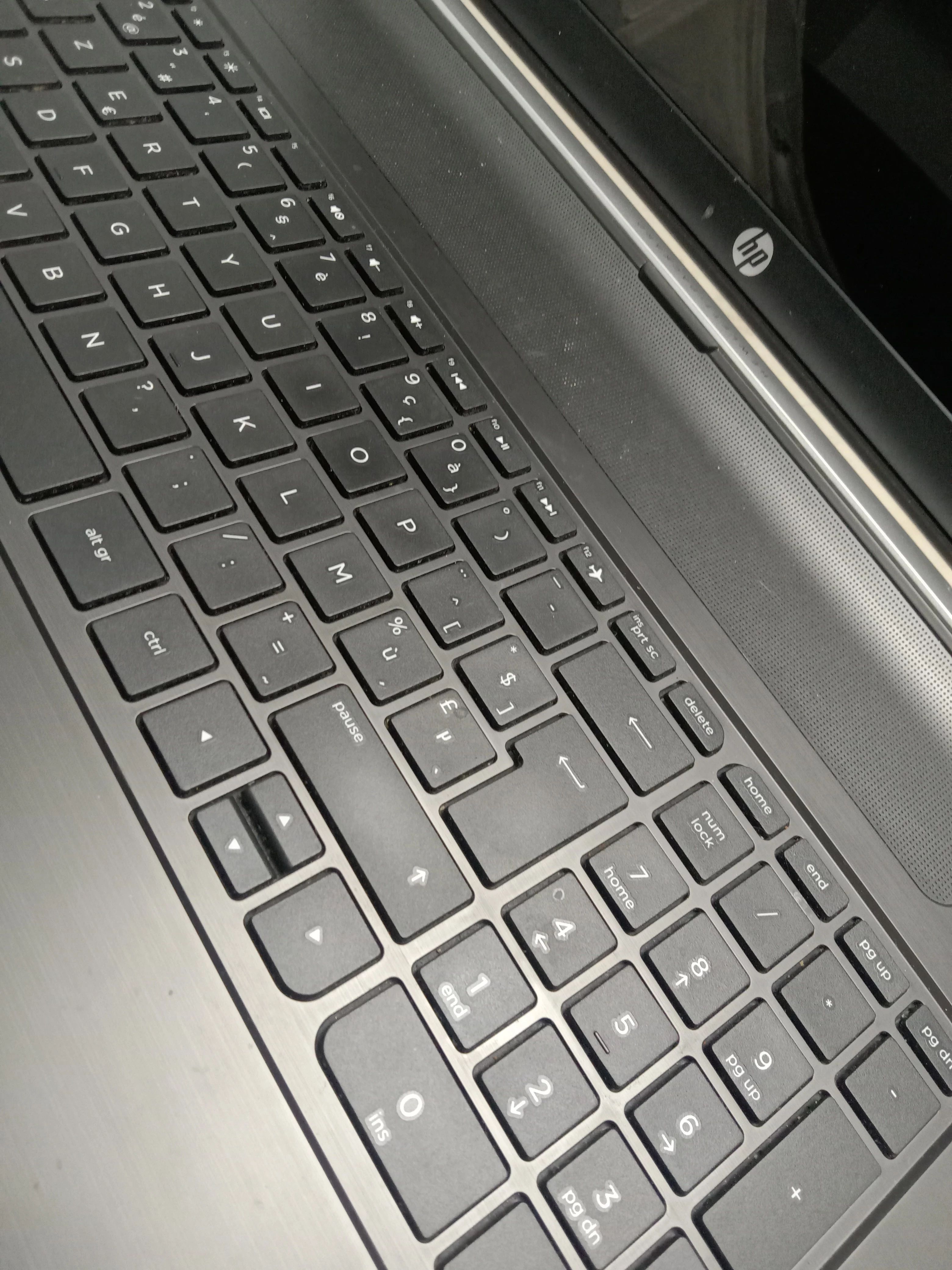 laptop-hp-pavilion-beats-audio-kod-producenta-ad1a9et