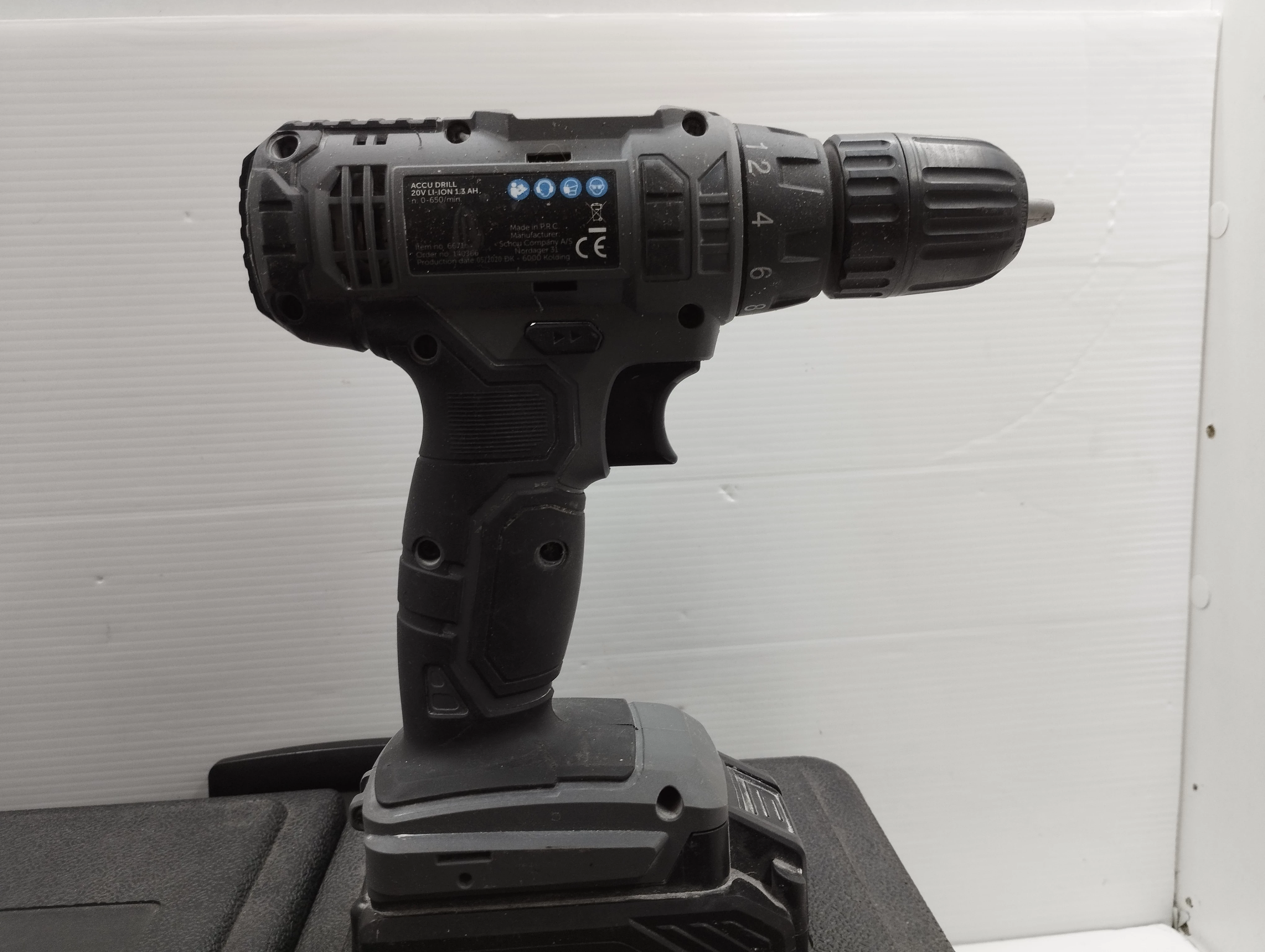 zestaw-wkretarki-max-dwie-baterie-wiertla-walizka-pojemnosc-akumulatora-150