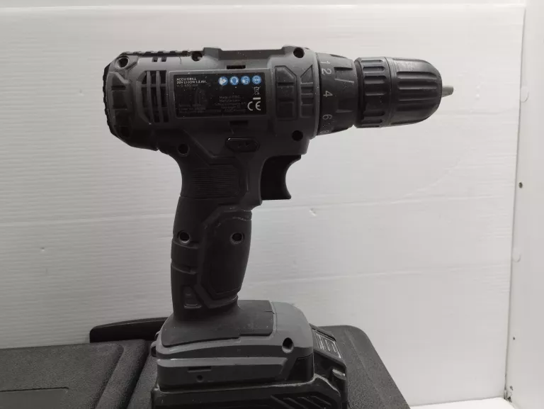 zestaw-wkretarki-max-dwie-baterie-wiertla-walizka-pojemnosc-akumulatora-150