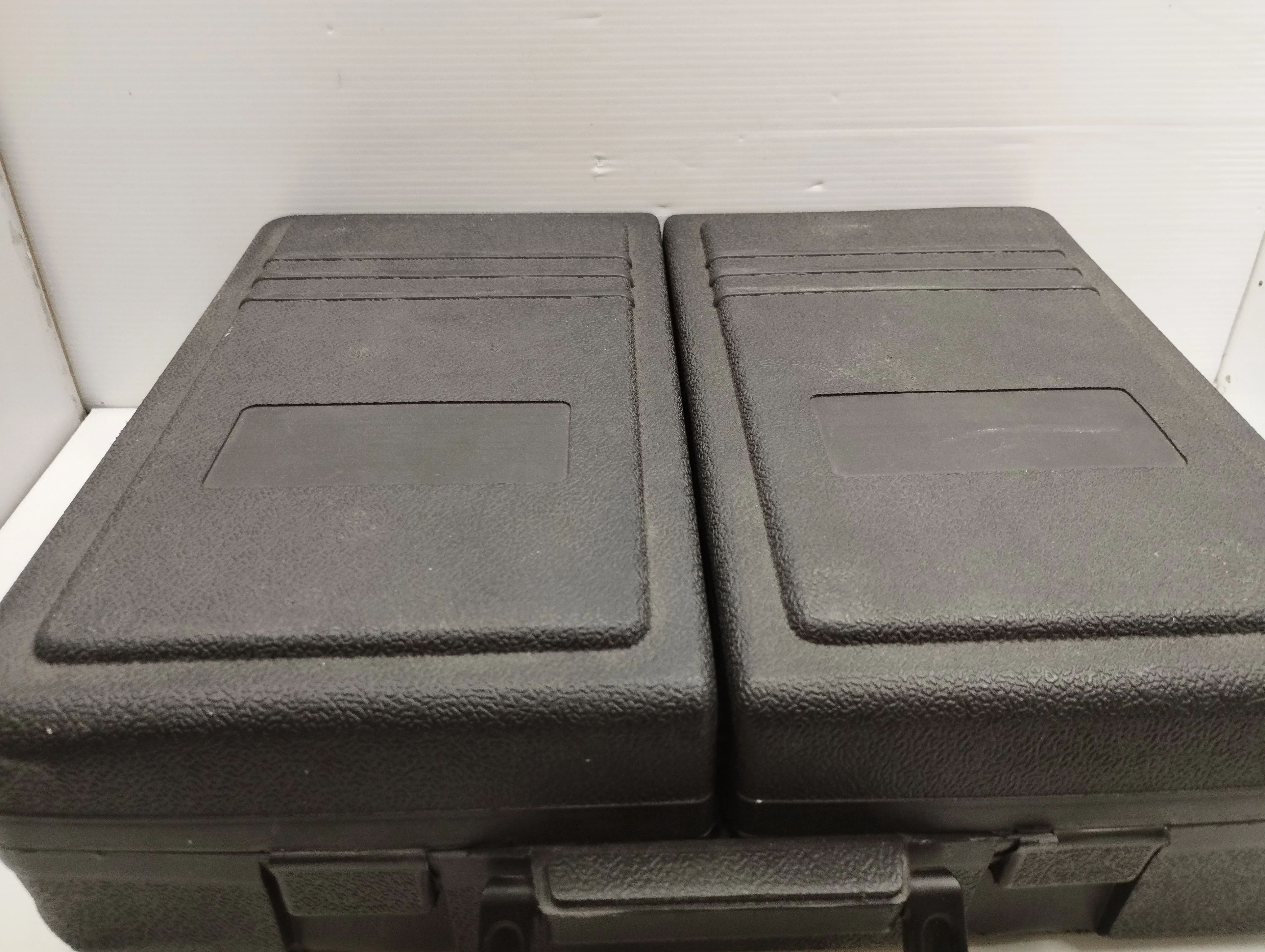 zestaw-wkretarki-max-dwie-baterie-wiertla-walizka-ean-gtin-5901122710288