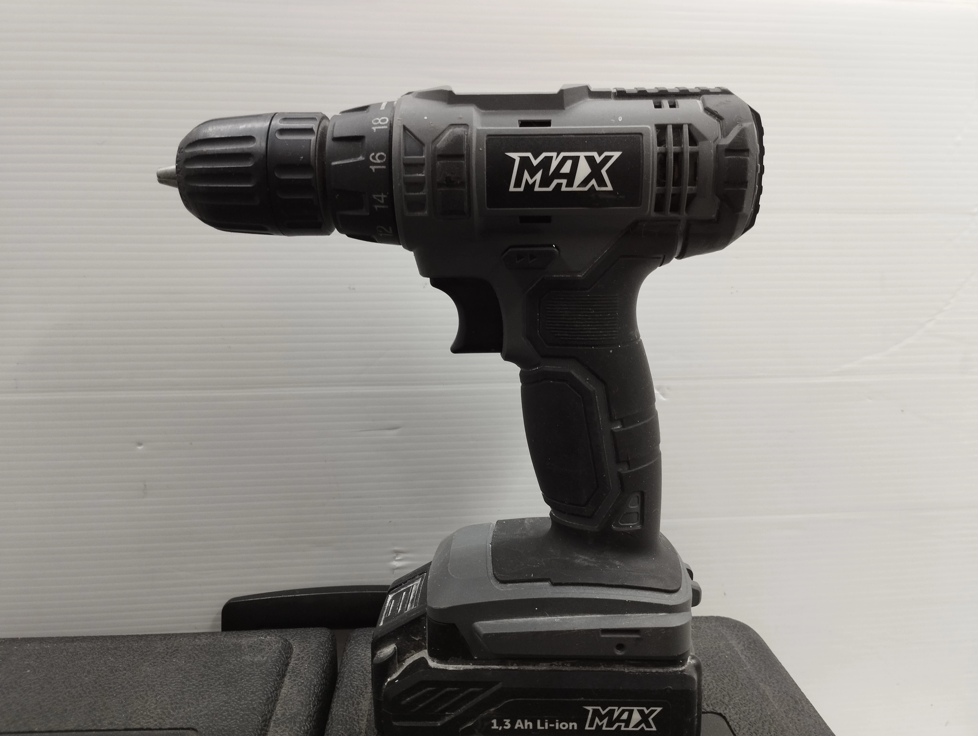 zestaw-wkretarki-max-dwie-baterie-wiertla-walizka-rodzaj-silnika-204657-221325