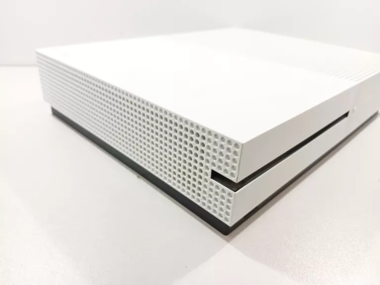 KONSOLA XBOX ONE S MODEL1681  PAD