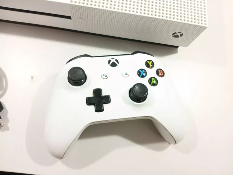 KONSOLA XBOX ONE S MODEL1681  PAD