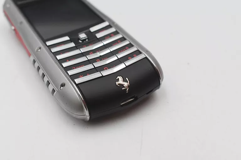TELEFON VERTU FERRARI TI RM-267V