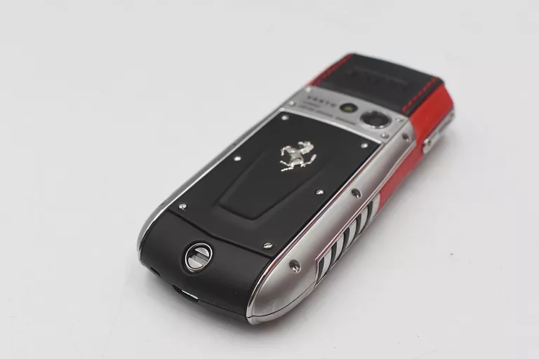 TELEFON VERTU FERRARI TI RM-267V