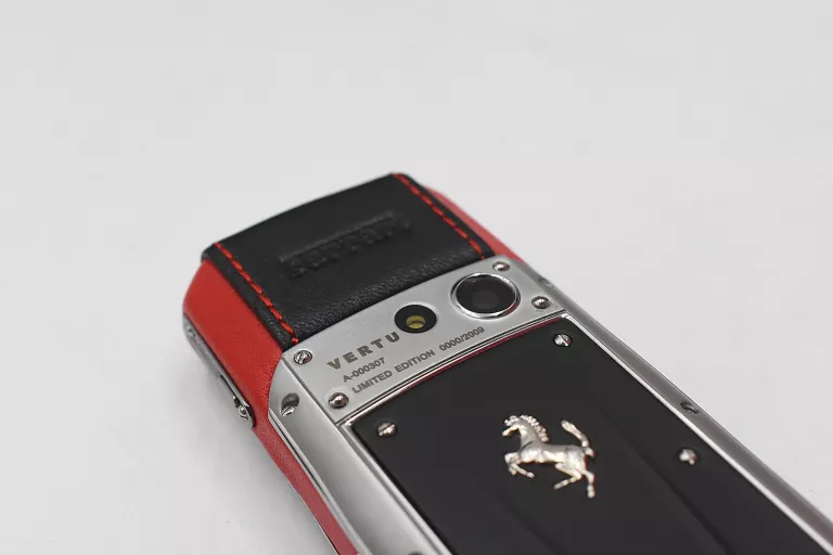 TELEFON VERTU FERRARI TI RM-267V