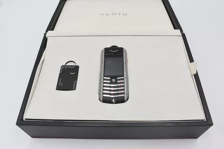 TELEFON VERTU FERRARI TI RM-267V