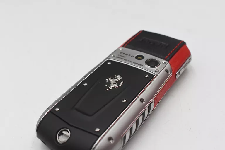 TELEFON VERTU FERRARI TI RM-267V
