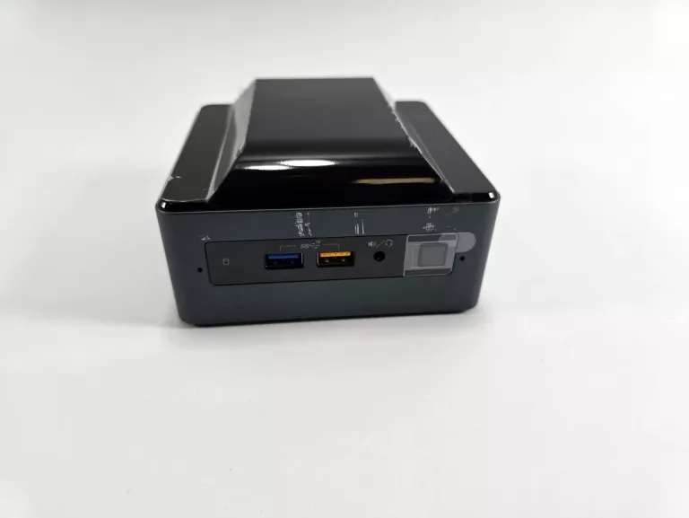 MINI PC INTEL NUC KIT I5-8260 16 GB RAM 120GB SSD INTEL UHD GRAPHICS 620