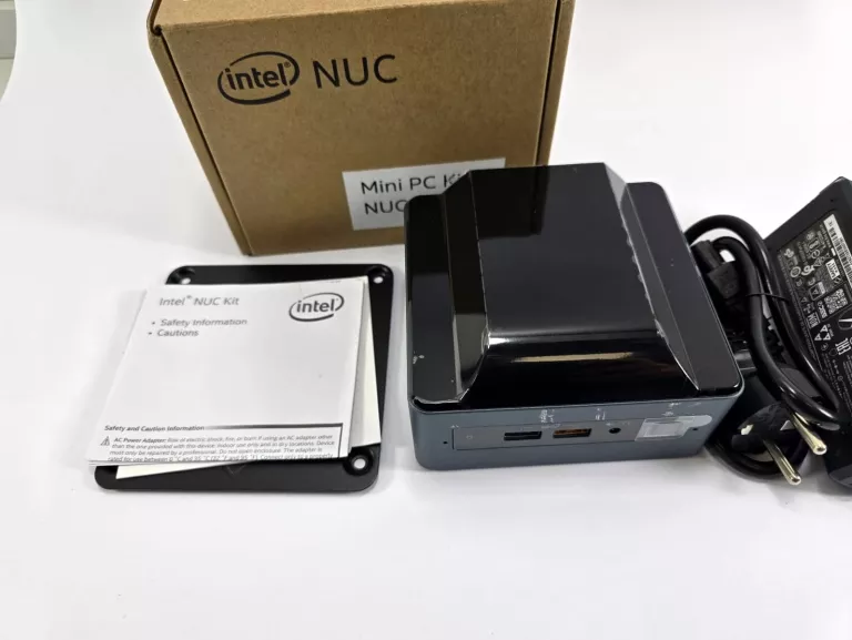 MINI PC INTEL NUC KIT I5-8260 16 GB RAM 120GB SSD INTEL UHD GRAPHICS 620