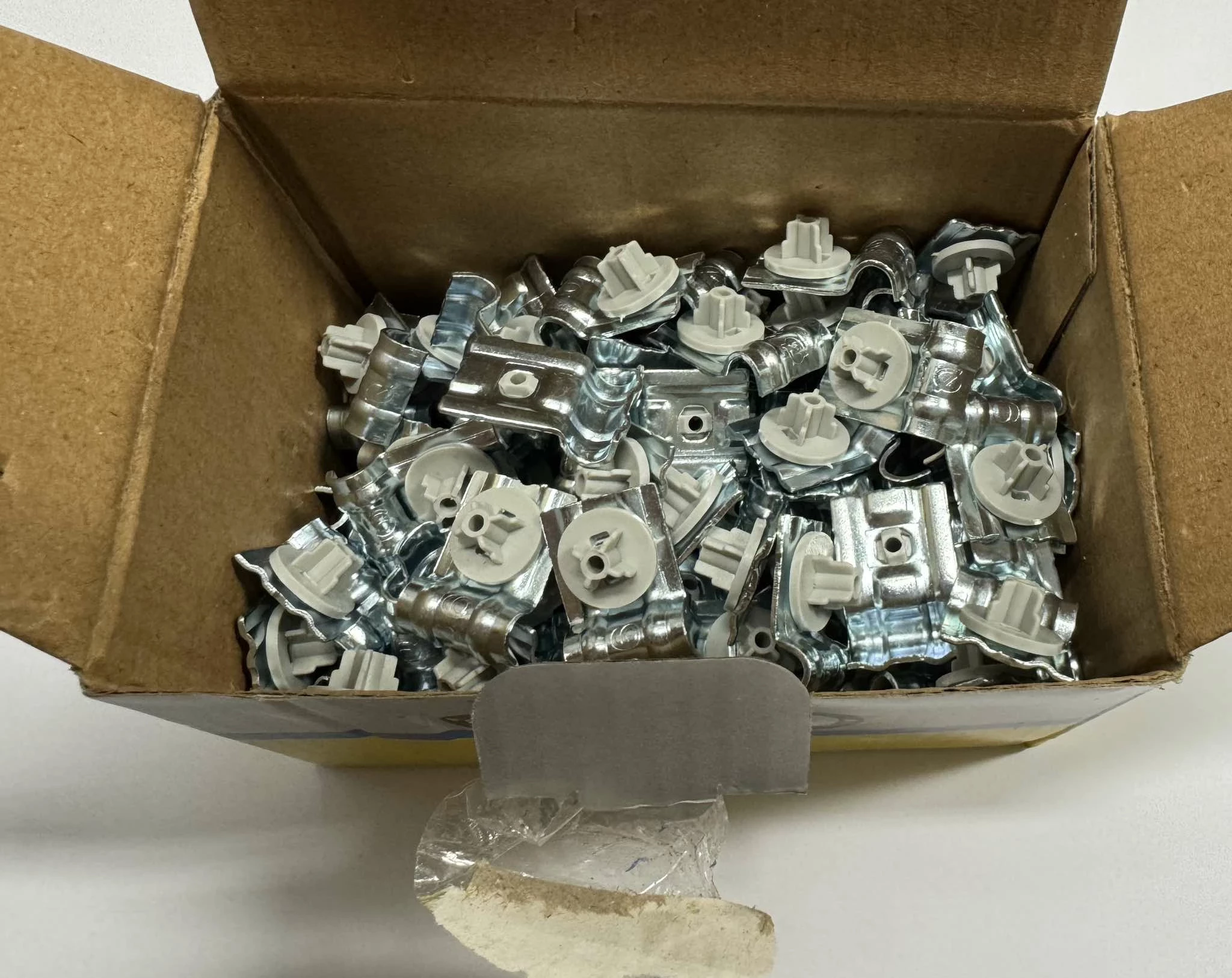 celo-uchwyt-pojedynczy-pft-o-6mm-stal-ocynkowana-do-osadzaka-99-szt-stan-11323-2