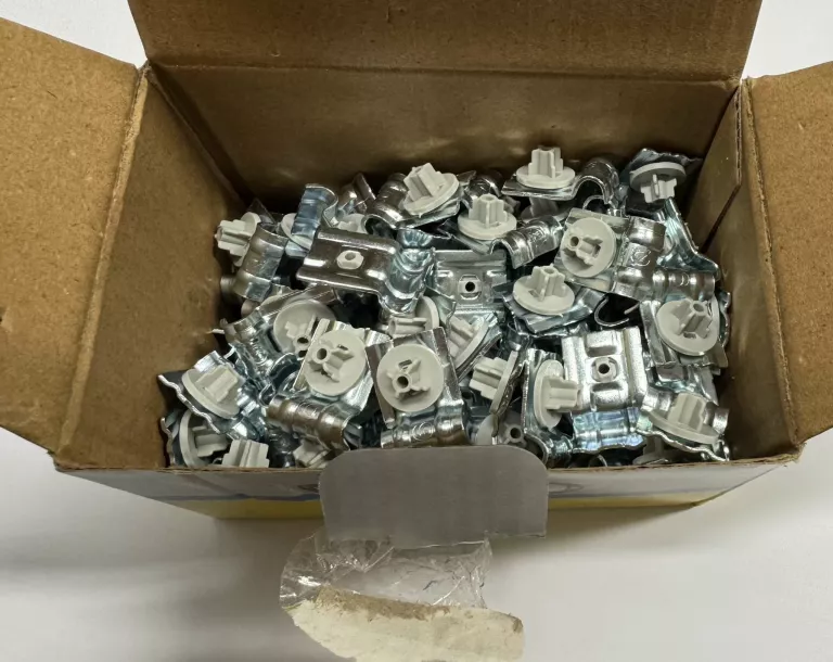 celo-uchwyt-pojedynczy-pft-o-6mm-stal-ocynkowana-do-osadzaka-99-szt-stan-11323-2