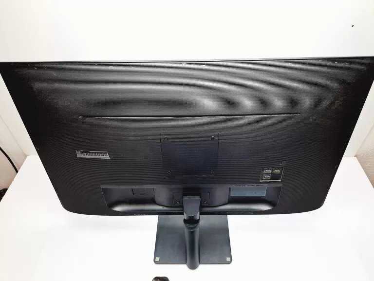TV MONITOR LED SAMSUNG S32AM700UR 32 " 3840 X 2160 SMART 60HZ