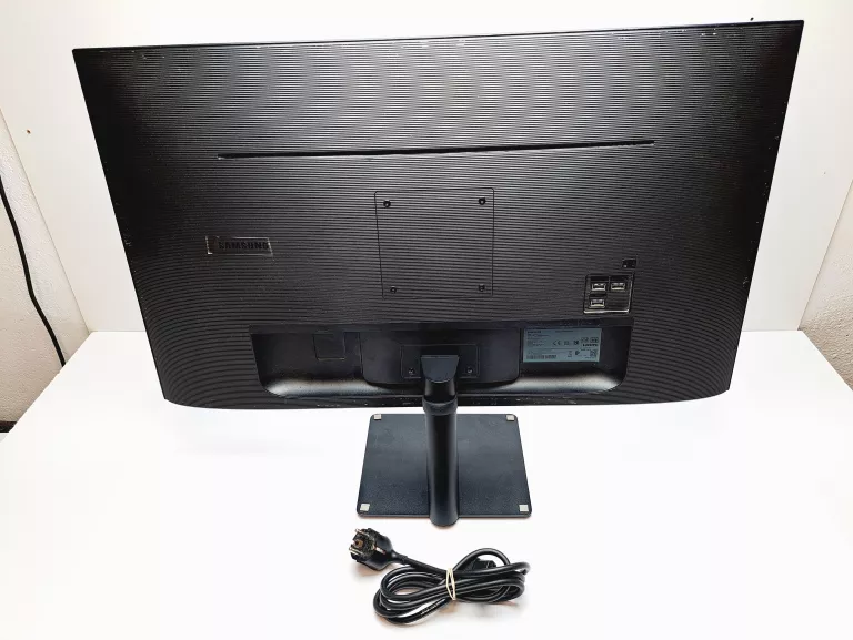 TV MONITOR LED SAMSUNG S32AM700UR 32 " 3840 X 2160 SMART 60HZ