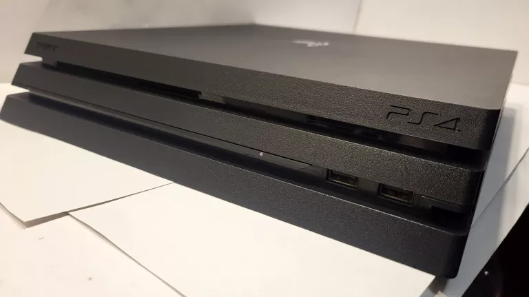 KONSOLA PLAYSTATION 4 PRO 1TB + PAD