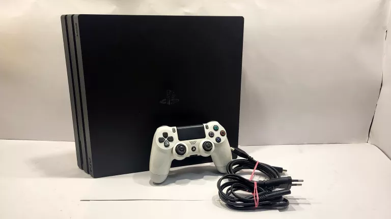 KONSOLA PLAYSTATION 4 PRO 1TB + PAD