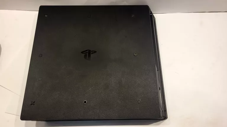 KONSOLA PLAYSTATION 4 PRO 1TB + PAD