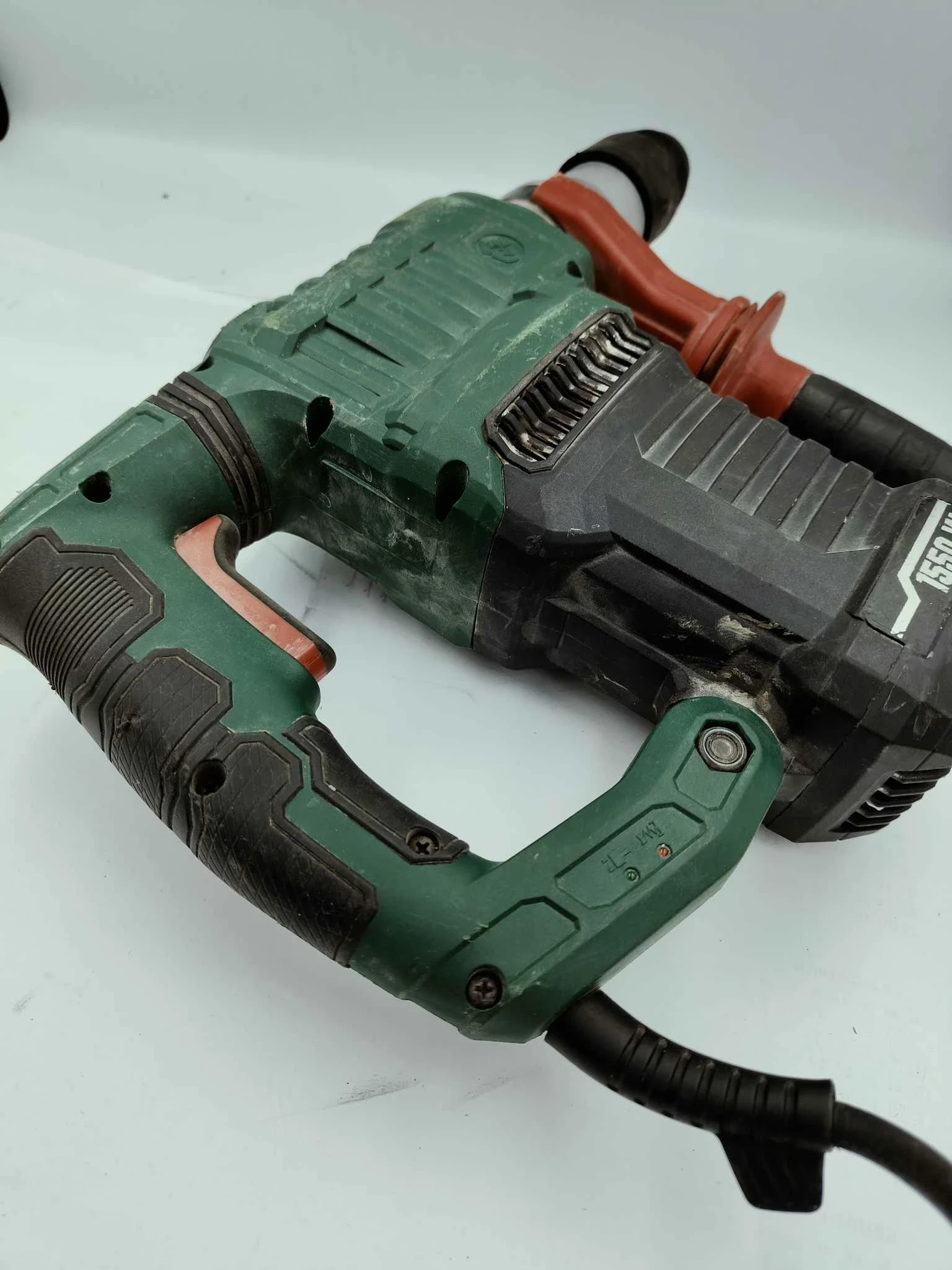 mlotowiertarka-parkside-pbh-1500-a1-energia-udaru-100