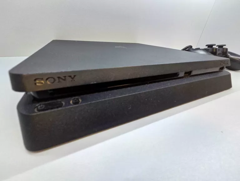 KONSOLA PS4 SLIM 1TB + PAD