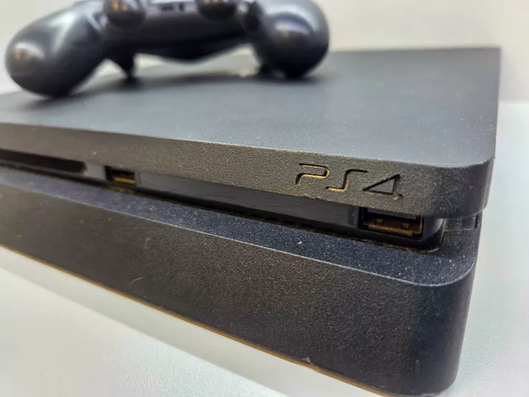 KONSOLA PS4 SLIM 1TB + PAD
