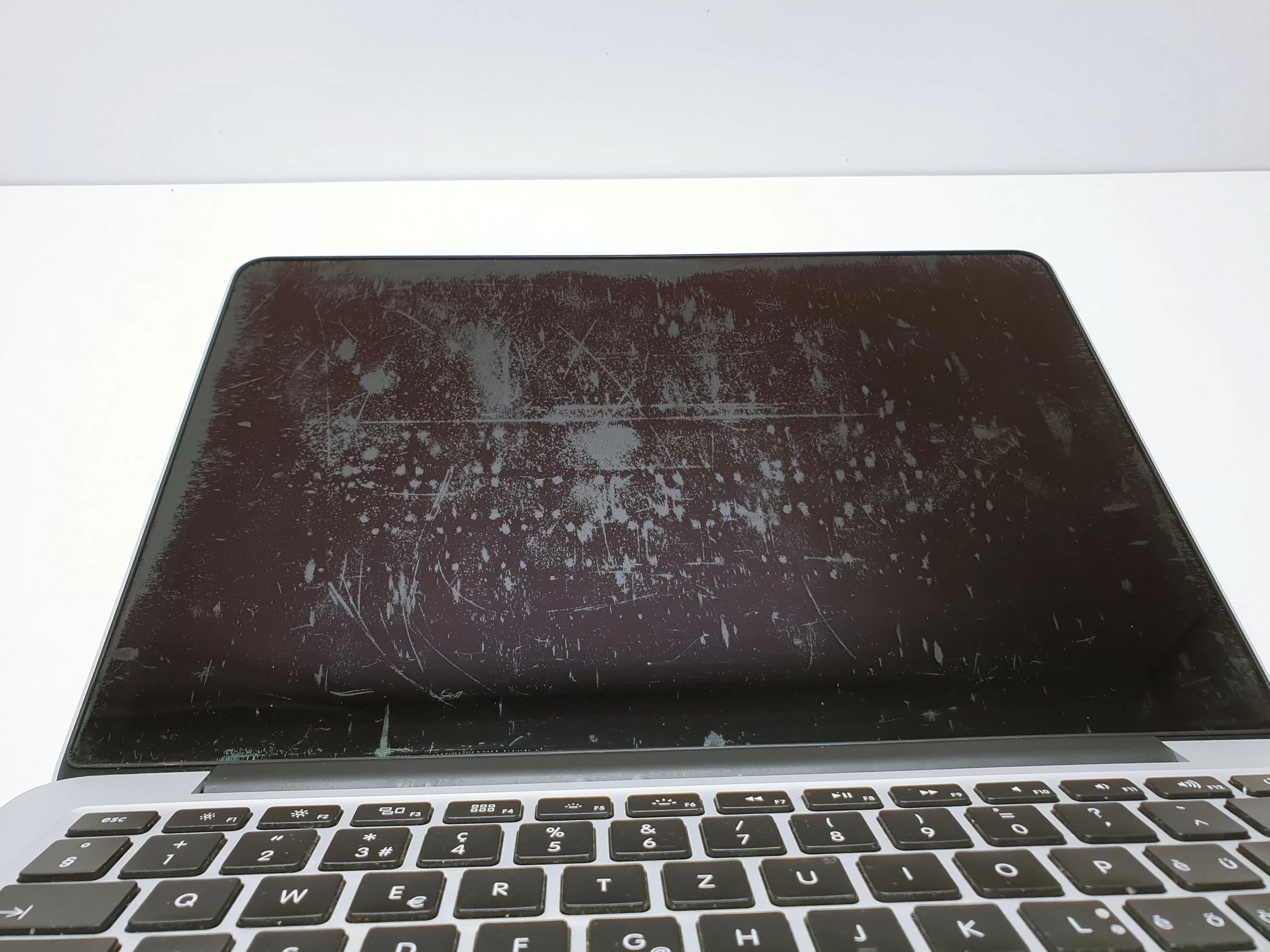 laptop-apple-macbook-pro-2015-a1502-133-i5-8gb-ram-256gb-ssd-rodzaj-karty-graficznej-1234-1