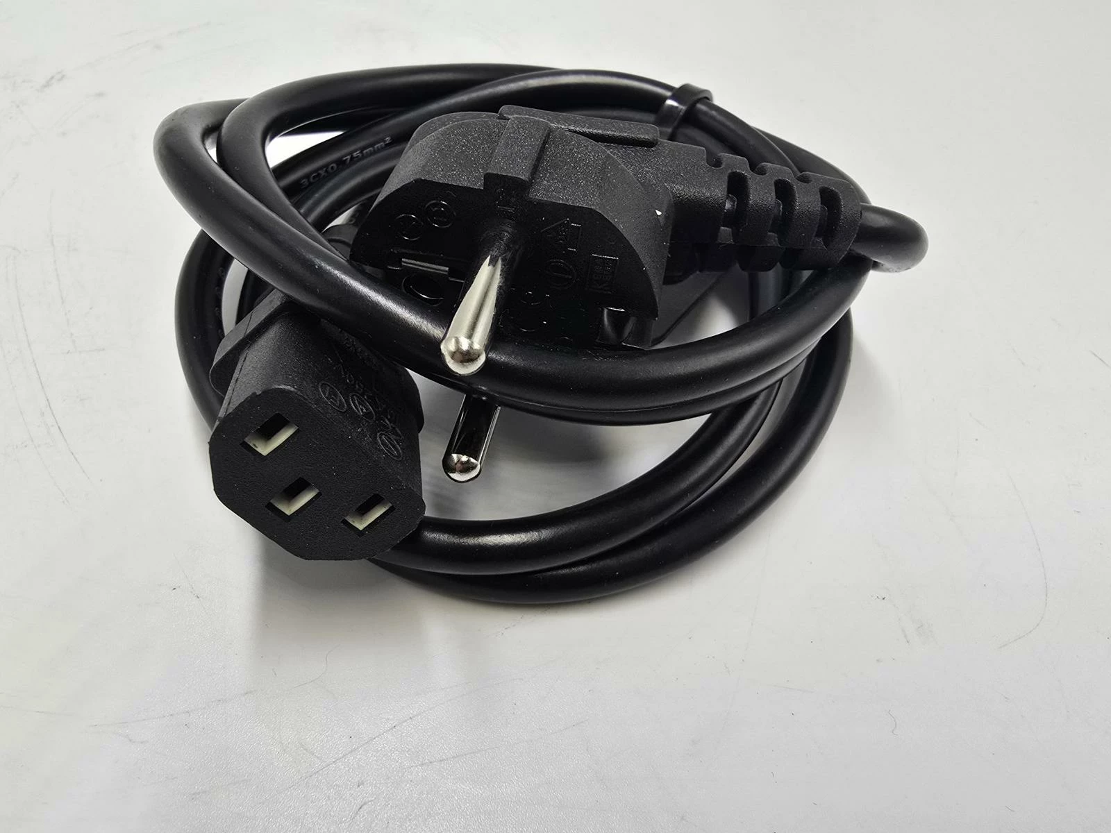 shiru-do-notebooka-15m-koniczynka-czarny-ean-gtin-0092636328245