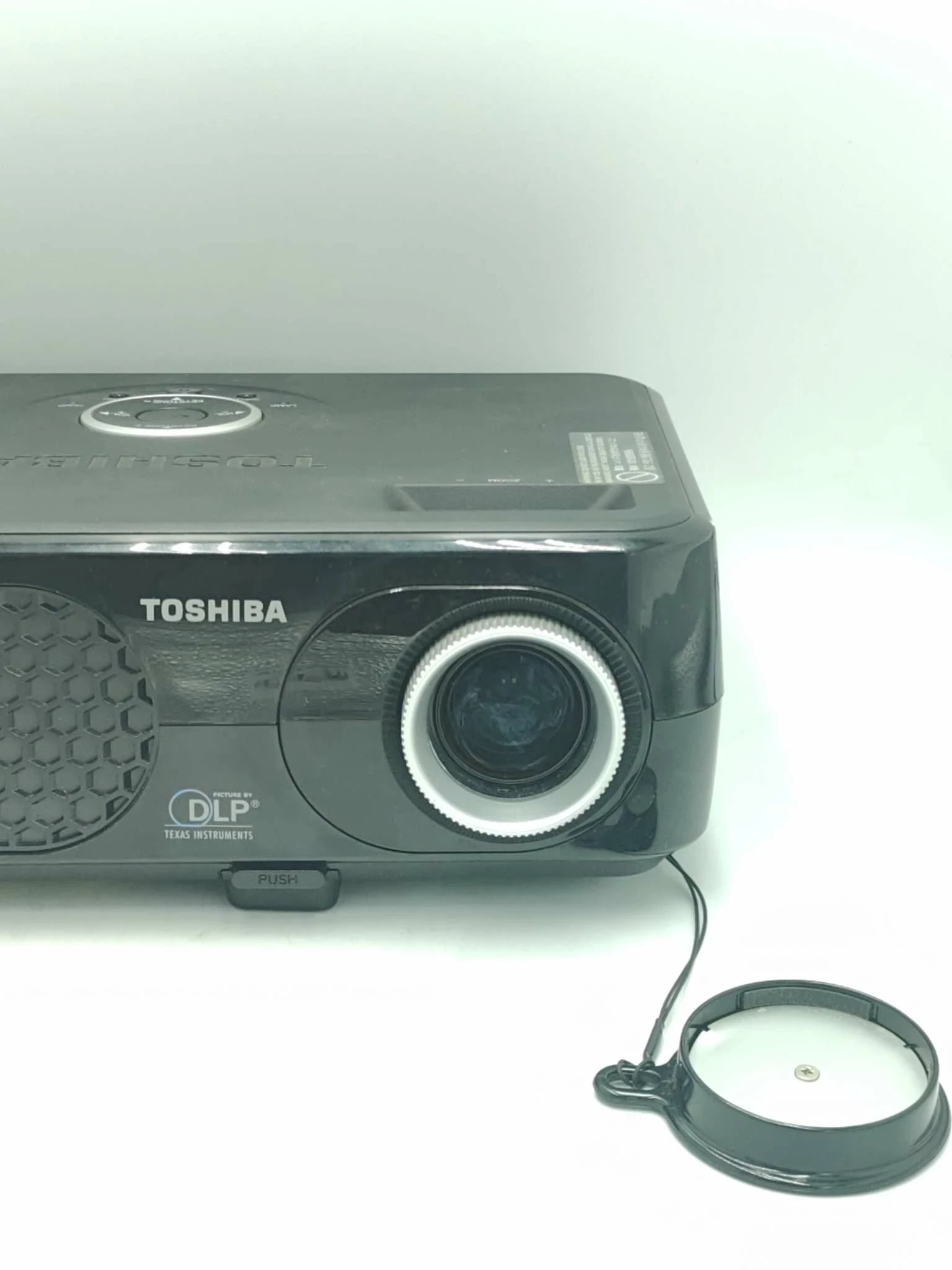 toshiba-tdp-sp1-ultra-portable-projector-630hr-ean-gtin-0883974099450