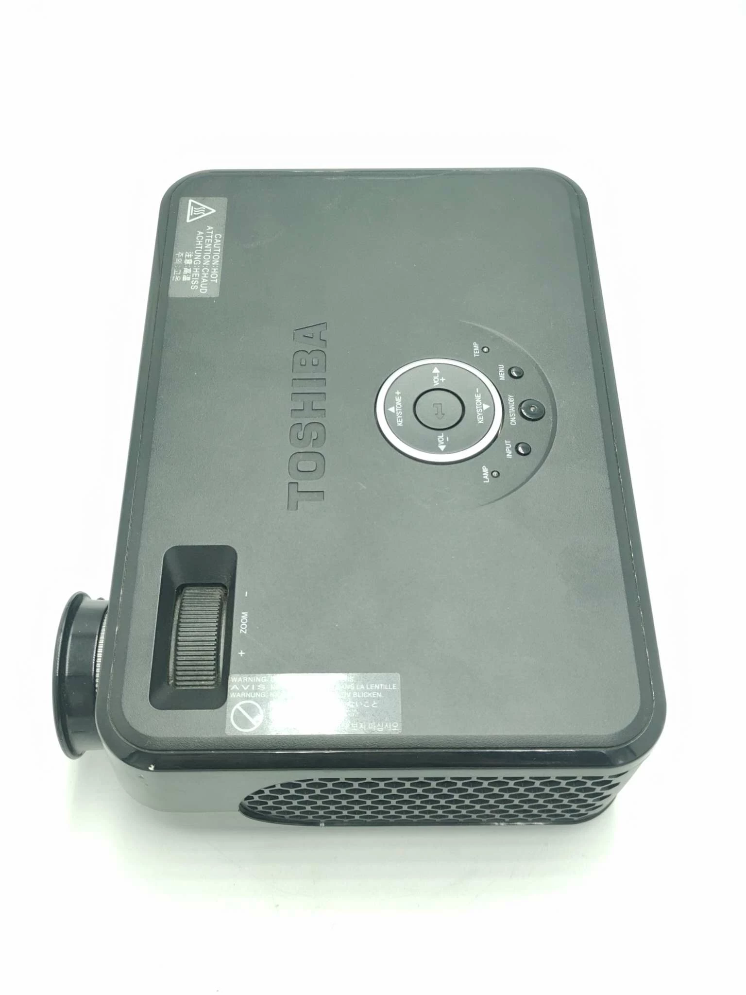toshiba-tdp-sp1-ultra-portable-projector-630hr-stan-11323-2