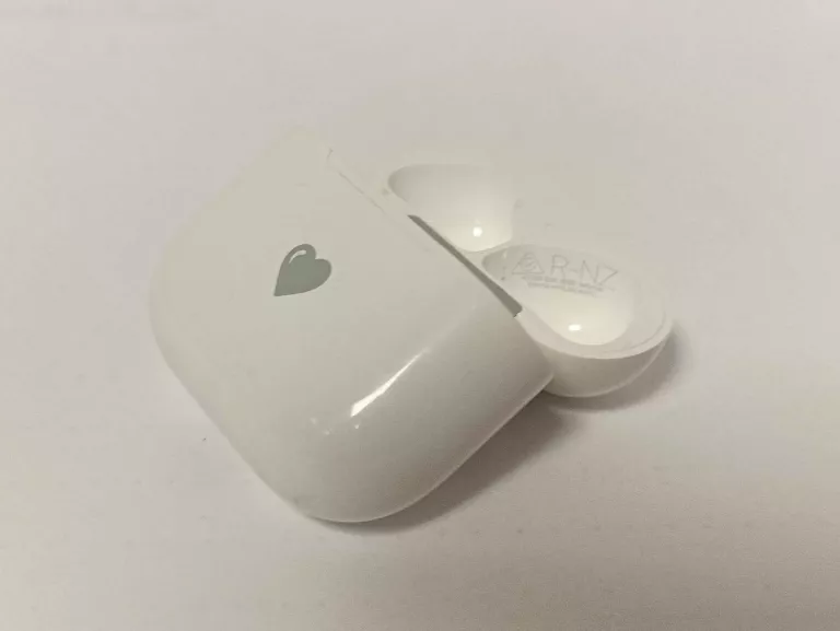 APPLE SŁUCHAWKI DOUSZNE AIRPODS 4