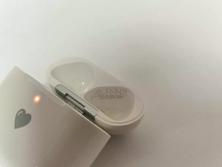 APPLE SŁUCHAWKI DOUSZNE AIRPODS 4