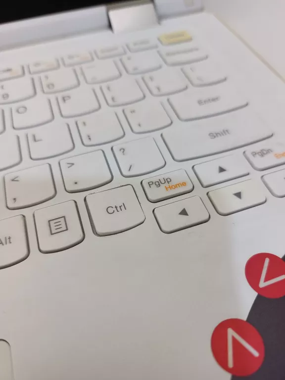 LAPTOP LENOVO YOGA 300-11IBR 11 " INTEL CELERON 2 GB / 32 GB BIAŁY