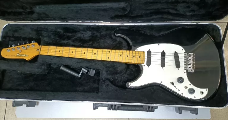 GITARA ELEKTRYCZNA IBANEZ ROADSTAR II SERIES + FUTERAL