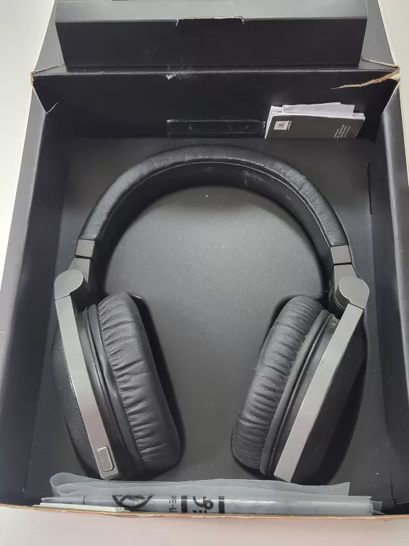 SŁUCHAWKI JBL E50 BT + PUDEŁKO