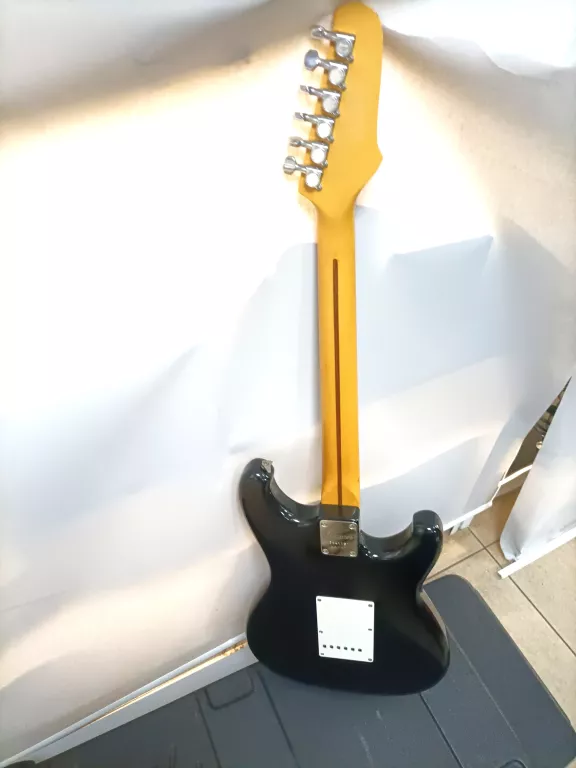 GITARA ELEKTRYCZNA IBANEZ ROADSTAR II SERIES + FUTERAL