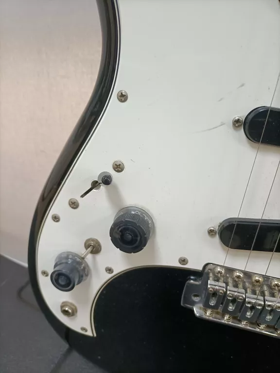 GITARA ELEKTRYCZNA IBANEZ ROADSTAR II SERIES + FUTERAL