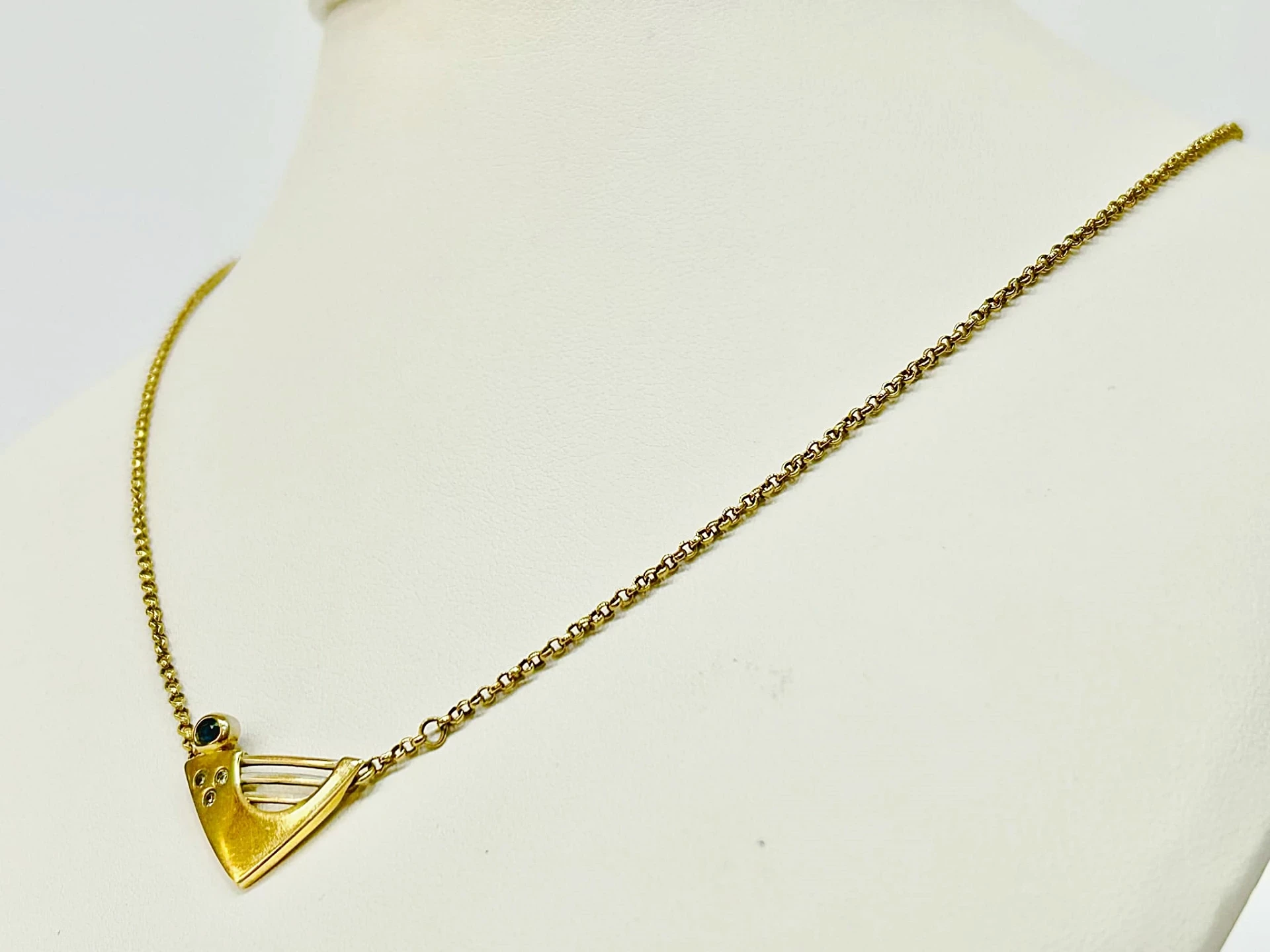 lancuszek-z-przywieszka-plec-15851-1