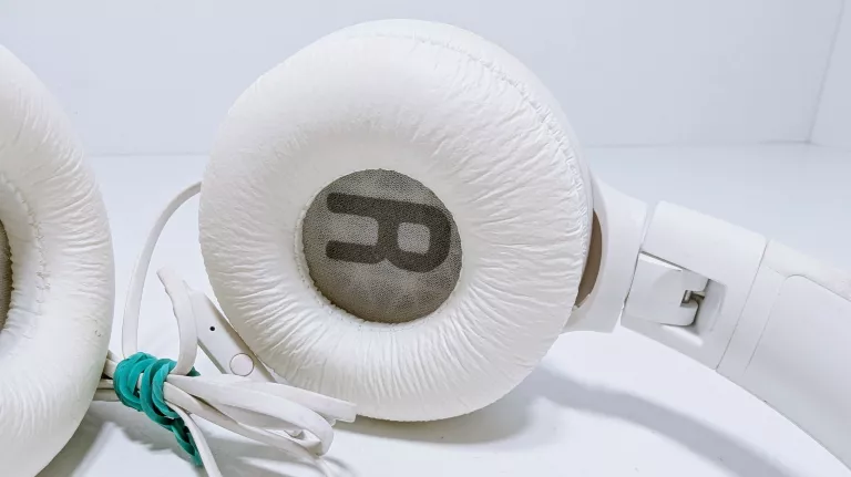 SŁUCHAWKI NAUSZNE PRZEWODOWE JBL TUNE 500